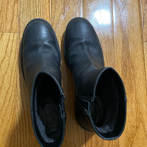 booties - Picture 1 of 4